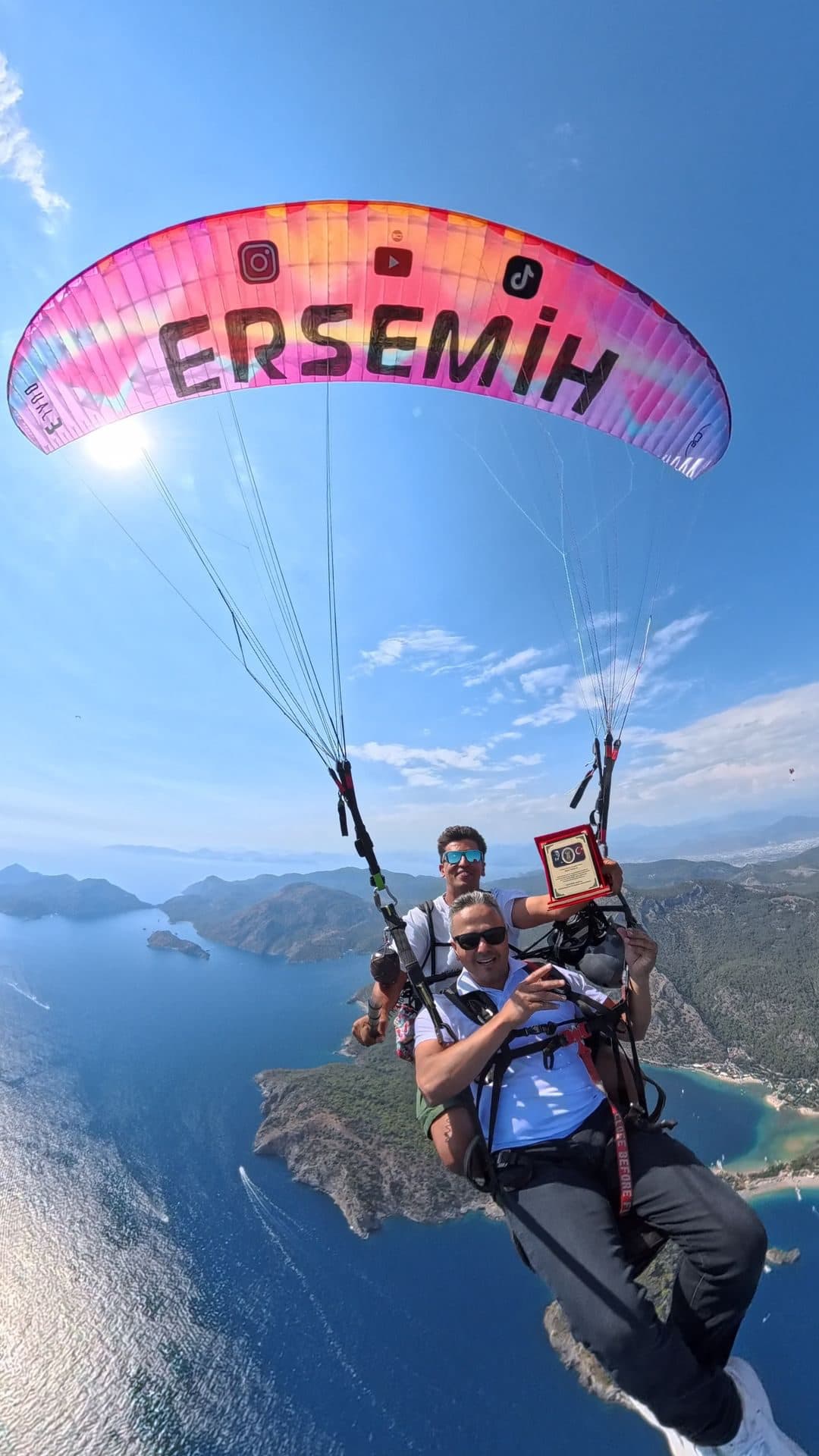 Çalışma ofisi gökyüzü olan yamaç paraşütü pilotumuza, Plaketini gökyüzü ofisinde takdim ettik. - Galeri 3